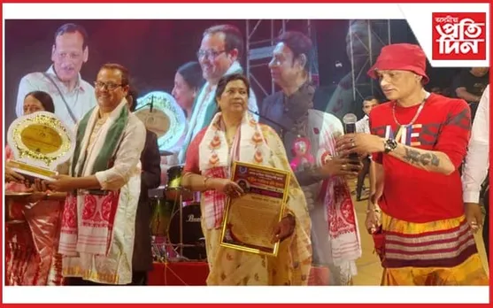 জুবিন গাৰ্গ, অনুৰাধা শৰ্মা পূজাৰী আৰু ধ্ৰুৱজ্যোতি শৰ্মালৈ অসম ছ'চিঅ' লিটাৰেৰী ক্লাবৰ বঁটা 
