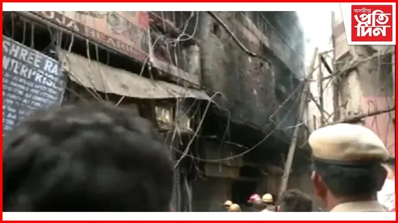 দিল্লীৰ কমলা বজাৰত অগ্নিকাণ্ড
