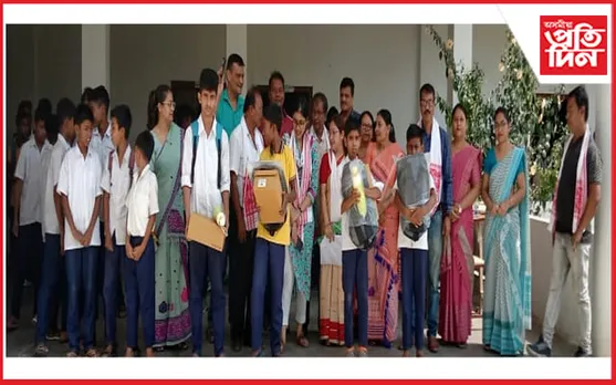 অনুসূচিত জাতি উন্নয়ন বৰ্ডৰ উদ্যোগত ছাত্ৰ-ছাত্ৰীক খেলৰ সামগ্ৰী বিতৰণ...