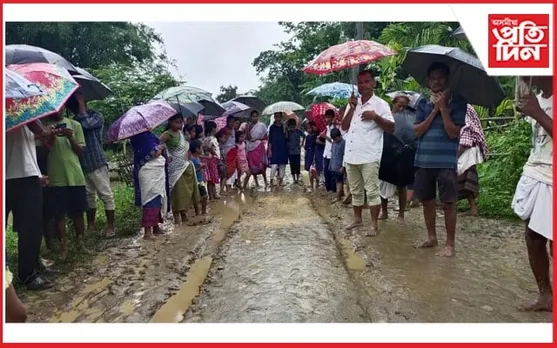 পথৰ ওপৰত কঠিয়া সিঁচি প্ৰতিবাদ পুৰণি বলাই গাঁৱবাসীৰ 