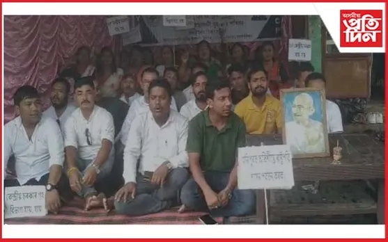 মণিপুৰৰ মুখ্যমন্ত্ৰী এন বিৰেণ সিঙৰ চৰকাৰ ভংগৰ দাবীৰে চৰাইদেউত প্ৰতিবাদ...