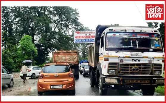 মুখ্যমন্ত্ৰীৰ নিৰ্দেশলৈ নাই গুৰুত্ব ! ঢকুৱাখনাত লোকনিৰ্মাণ বিভাগৰ মৰণফাণ্ড...