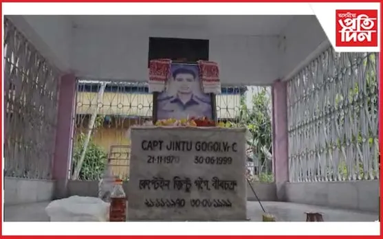 মৃত্যু দিৱসত শ্বহীদ জিণ্টু গগৈৰ সমাধি ক্ষেত্ৰলৈ নাহিল ৰজাঘৰৰ প্ৰতিনিধিঃ উচুপি উঠিল মাতৃ...
