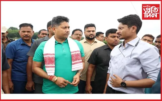 মৰা পাগলাদিয়া আৰু পহুমৰা নদীৰ বানত ক্ষতিগ্ৰস্ত অঞ্চল পৰিদৰ্শন মন্ত্ৰী পীযুষ হাজৰিকাৰ