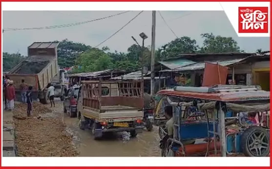 নগাঁও ৰাঙলুত নিম্ন মানৰ সামগ্রীৰে পথ নিৰ্মাণ : ক্ষোভিত ৰাইজ