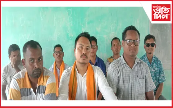 ৰজাপথাৰ উ: মা: বিদ্যালয়ৰ প্ৰধান শিক্ষকৰ বিৰুদ্ধে অনিয়মৰ অভিযোগ...