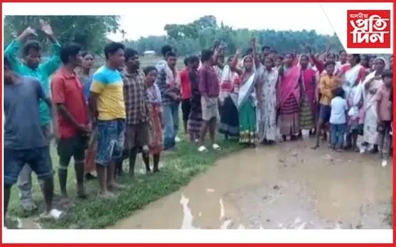 বাট-পথ নিৰ্মাণ আৰু খোৱা পানী বিচাৰি অতুল বৰাৰ সমষ্টিত প্ৰতিবাদ ৰাইজৰ...