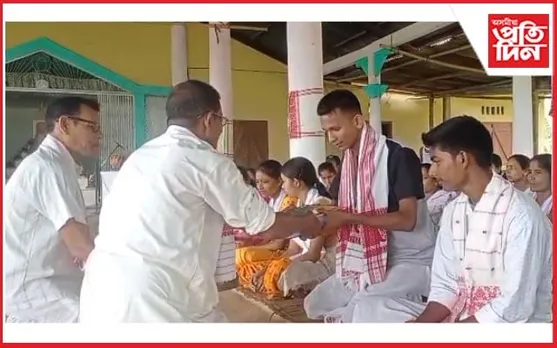 জামুগুৰিহাটৰ ইটাখোলাৰ বালিজান নামঘৰত কৃতী ছাত্ৰ-ছাত্ৰীক সম্বৰ্ধনা...
