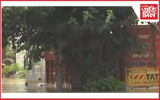 যমুনা নৈৰ বাঢ়নী পানীয়ে বুৰালে দিল্লীৰ একাধিক অঞ্চল : প্ৰশাসনৰ সতৰ্কবাণী 