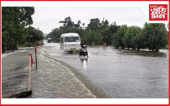 ১৫ নং ৰাষ্ট্ৰীয় ঘাইপথৰ ওপৰেদি বৈছে জীয়াঢলৰ পানী...