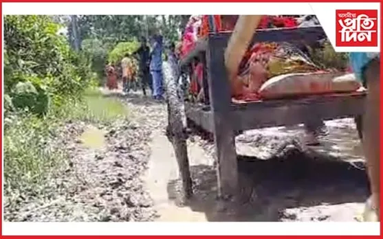 কলিয়াবৰত বিধ্বস্ত পথে জ্বলা-কলা খুৱাইছে ৰাইজক 