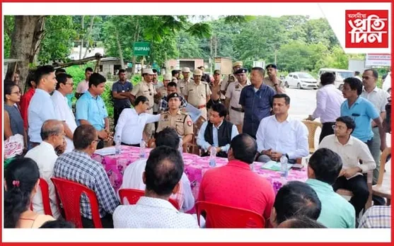 উৰিয়াগাঁৱত বিভিন্ন সমস্যা সন্দৰ্ভত মুখ্য সচিব পৱন কুমাৰ বৰঠাকুৰৰ দল, সংগঠনৰে আলোচনা...