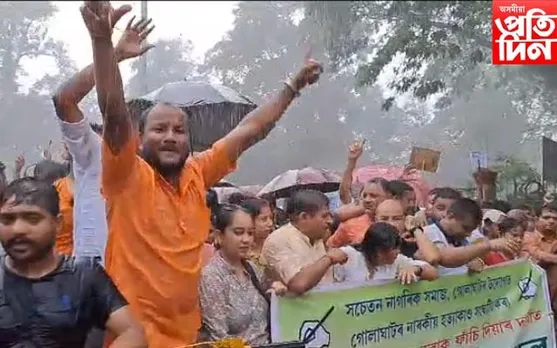 ৩জনকৈ লোকক হত্যা কৰা নাজিবুৰৰ ফাঁচিৰ দাবীত প্ৰতিকূল বতৰকো নেওচি উত্তাল গোলাঘাট