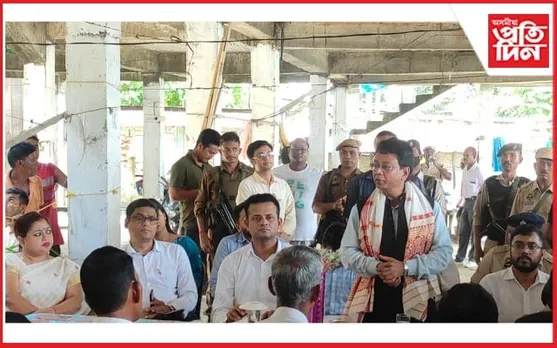 কলিয়াবৰত অসম চৰকাৰৰ মুখ‍্য সচিব পৱন কুমাৰ বৰঠাকুৰৰ উপস্থিতিত পথ সজাগতা সভা