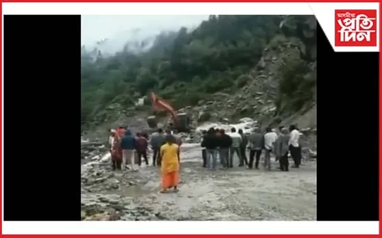বন্ধ বদ্ৰীনাথ ৰাষ্ট্ৰীয় ঘাইপথ; পথতেই আবদ্ধ যাত্ৰী...