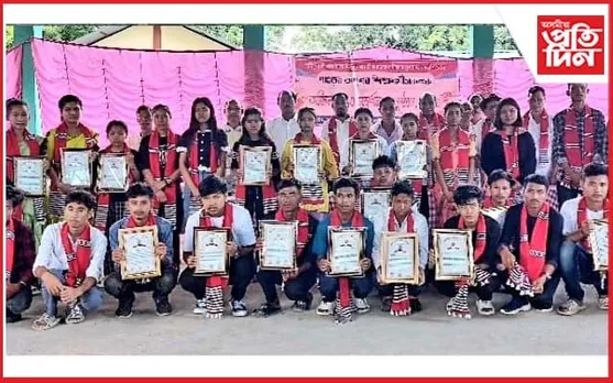 ঢকুৱাখনাত পাতিৰ অপৃন কৌবাংৰ ৪০ কৃতিমান শিক্ষাৰ্থীক সম্বৰ্ধনা...