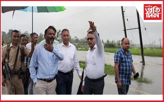 জীয়াঢলৰ বানত প্লাৱিত শতাধিক গাঁওঃ মন্ত্ৰী সঞ্জয় কিষাণে পৰিদৰ্শন কৰিলে মথাউৰি 