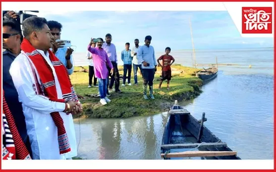 ঢকুৱাখনাৰ খহনীয়া এলেকা পৰিদর্শন মন্ত্ৰী পীযুষ হাজৰীকাৰ