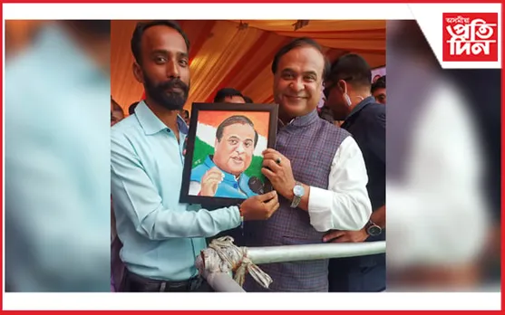 চিত্ৰশিল্পী অকু দাসৰ তুলিকাত জিলিকি উঠিল মুখ্যমন্ত্ৰী ড০ হিমন্ত বিশ্ব শৰ্মা
