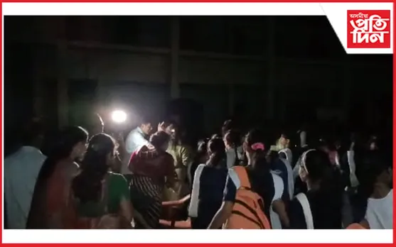 তেজপুৰত বিদ্যুৎ বিভাগৰ কাৰ্যালয় ঘেৰাও শিক্ষাৰ্থীৰ...