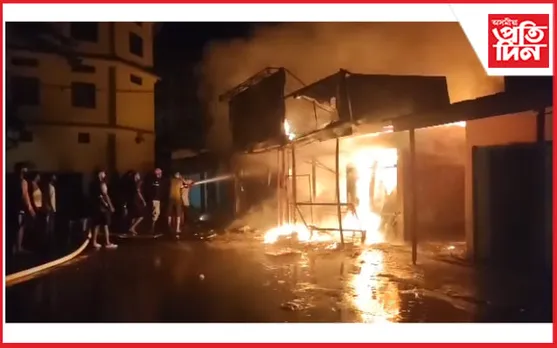 তিতাবৰত বিধ্বংসী অগ্নিকাণ্ড : ৫ খনকৈ দোকান ভস্মীভূত