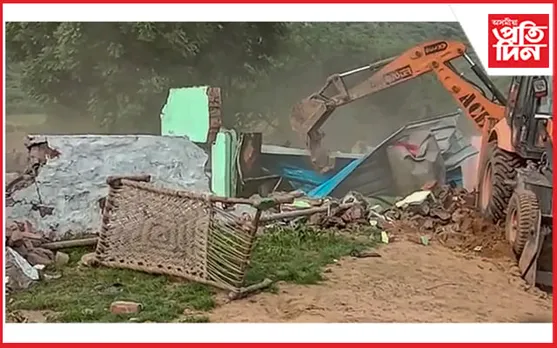 নুমুৱা নাই হাৰিয়ানাৰ হিংসাত্মক জুই ! বেদখলকাৰীৰ বাসগৃহত অব্যাহত বুলড'জাৰৰ আঁচোৰ