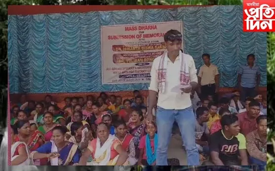 বিভিন্ন দাবীৰে কাৰ্বি আংলং জিলা আদিবাসী ছাত্ৰ সন্থাৰ ধৰ্ণা 