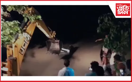 দুৰ্ঘটনাস্থলীত উপস্থিত হৈ ৰাইজৰ ৰোষত মায়ং থানাৰ ভাৰপ্ৰাপ্ত আৰক্ষী বিষয়া