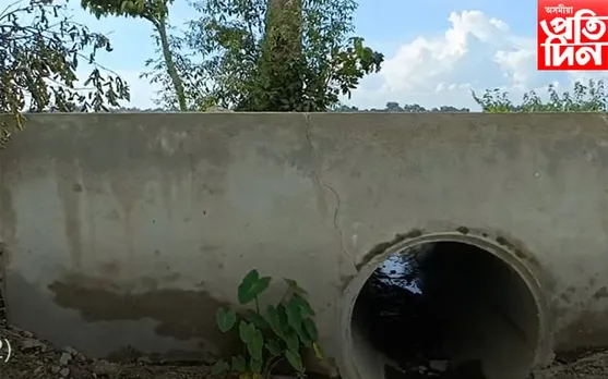 কামৰ নমুনা! নিৰ্মাণৰ কেইটামান দিন পাছতেই ফাট মেলিছে কালভাৰ্টত