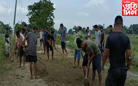 ৰাইজৰ খবৰ ল'বলৈ সময় নাই মন্ত্ৰী অতুল বৰাৰ, নিজ সমষ্টিৰে পথৰ দুৰৱস্থা
