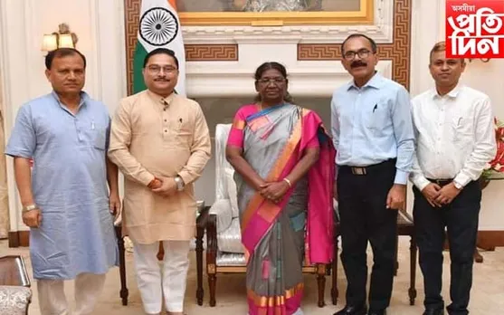 ঐতিহাসিক পথৰুঘাট কৃষক বিদ্ৰোহ সন্দৰ্ভত ৰাষ্ট্ৰপতিক স্মাৰক পত্ৰ প্ৰদান