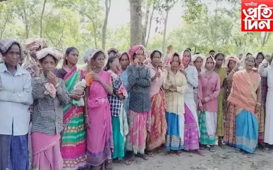 কৰম পূজাৰ দিনটোত বেতন কৰ্তনঃ প্ৰতিবাদ সাব্যস্ত চাহ শ্ৰমিকসকলৰ...