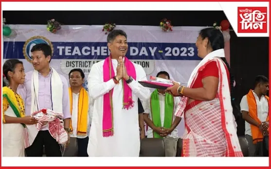 হাফলঙত জিলাভিত্তিত অনুষ্ঠিত শিক্ষক দিৱসৰ অনুষ্ঠানত মন্ত্ৰী পীযুষ হাজৰীকা