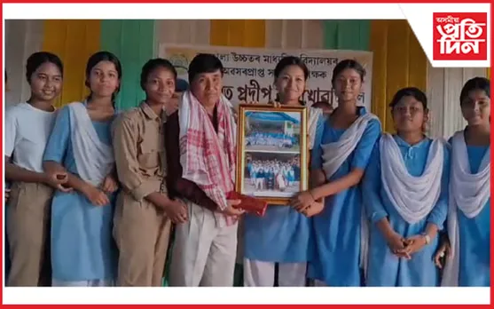 স্মৃতি সুঁৱৰি ৩১ বছৰীয়া শিক্ষকতা বৃত্তিৰ পৰা অৱসৰগ্ৰহণ প্ৰদীপ ৰাজখোৱাৰ