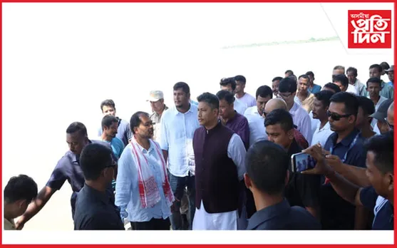 শিৱসাগৰত খহনীয়াগ্ৰস্ত অঞ্চল পৰিদৰ্শন জলসম্পদ মন্ত্ৰী পীযুষ হাজৰীকাৰ 