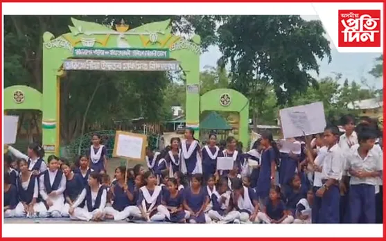 আঠখেলীয়া উচ্চতৰ মাধ্যমিক বিদ্যালয়ত শিক্ষাৰ্থীৰ উত্তাল প্ৰতিবাদ