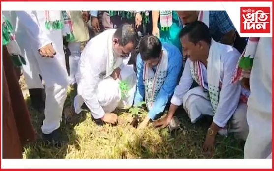 তিনিচুকীয়া কেন্দ্ৰীয় কৰম সন্মিলনঃ ভাষাৰ ওজাক সোঁৱৰি গছপুলি ৰোপণ