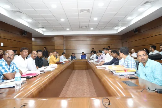 তেজপুৰত ভূমি উপদেষ্টা সমিতিৰ বৈঠকত মন্ত্ৰী পীযুষ হাজৰীকা