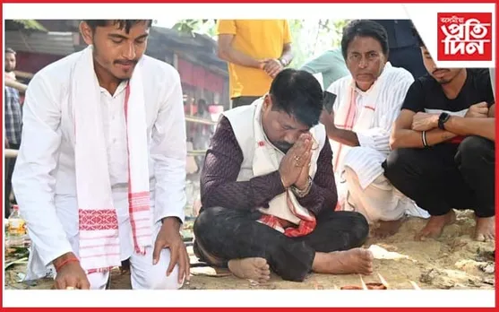 বৰগুৰিত 'ডাঙৰীয়া ভোগ' অনুষ্ঠানত ভক্তৰ ভিৰ : মন্ত্ৰী অতুল বৰায়ো আগবঢ়ালে ভোগ