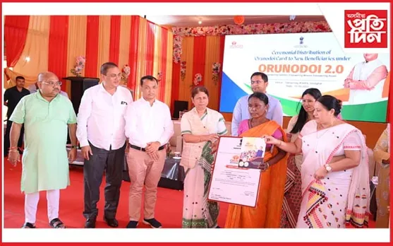 গোলাঘাটত নতুন হিতাধীকাৰীৰ মাজত অৰুণোদয় ২.০ ৰ কাৰ্ড বিতৰণ