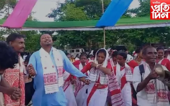 মাদলৰ তালে তালে ঝুমুৰ নাচিলে বিধায়ক পদ্ম হাজৰিকাই