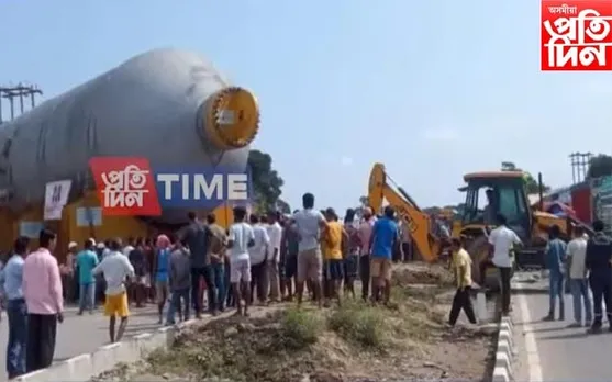 নুমলীগড়ত অঘটন : চকা ফুটিল হাইড্রট্রেটাৰ ৰিয়েক্টৰ কঢ়িওৱা বাহনৰ