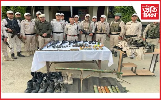 মণিপুৰত পৃথক পৃথক অভিযানত  বুজন পৰিমাণৰ অবৈধ মাৰণাস্ত্ৰ জব্দ