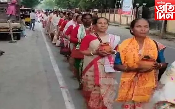  নৱৰাত্রিঃ বামুনীগাঁৱত জলাৰোহন কাৰ্যসূচীত পাঁচ শতাধিক মহিলাৰ অংশগ্ৰহণ