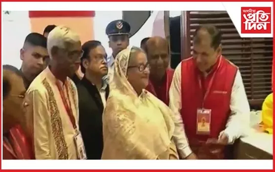 মন্দিৰ দৰ্শন কৰি বাংলাদেশৰ প্ৰধানমন্ত্ৰী শ্বেখ হাছিনাই জনালে দুৰ্গাপূজাৰ শুভেচ্ছা