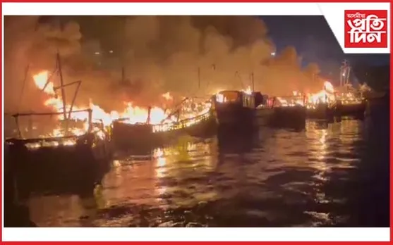 বিশাখাপট্টনমৰ ভিজাগ বন্দৰত ভয়ংকৰ অগ্নিকাণ্ড : জুইত জাহ গ'ল ২৫ খনকৈ নাও