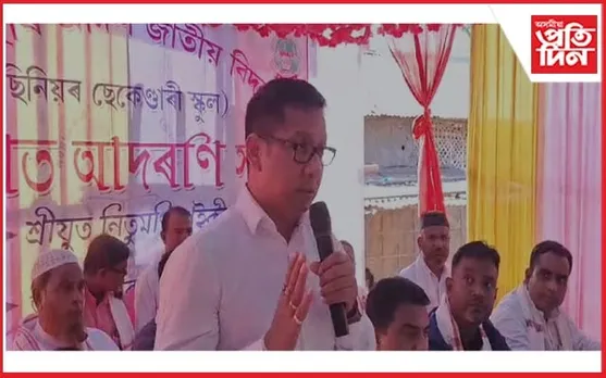 নুৰুণ নেহাৰ আদৰ্শ জাতীয় বিদ্যালয়ৰ সভাত জ্যেষ্ঠ সাংবাদিক নিতুমণি শইকীয়া