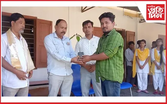 সেউজ দিপাৱলীৰ আহ্বানেৰে কুঠৰীৰ শতাধিক ছাত্ৰ-ছাত্ৰীৰ মাজত গছপুলি বিতৰণ 