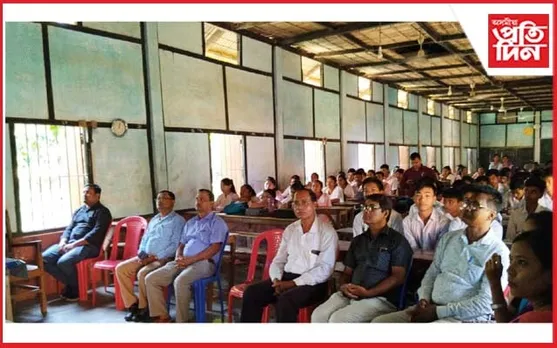 বঢ়মপুৰ ছহিদ স্মৃতি আদৰ্শ উচ্চতৰ মাধ্যমিক বিদ্যালয়ত কেৰিয়াৰ কাউন্সেলিংৰ কৰ্মশালা