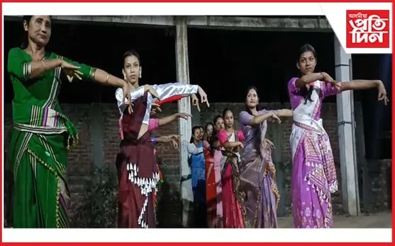 চেপেনাকোবোৱা ৰাজহুৱা নাট্য মন্দিৰত শ্ৰী কৃষ্ণৰ ৰাসযাত্ৰাৰ প্ৰস্তুতি